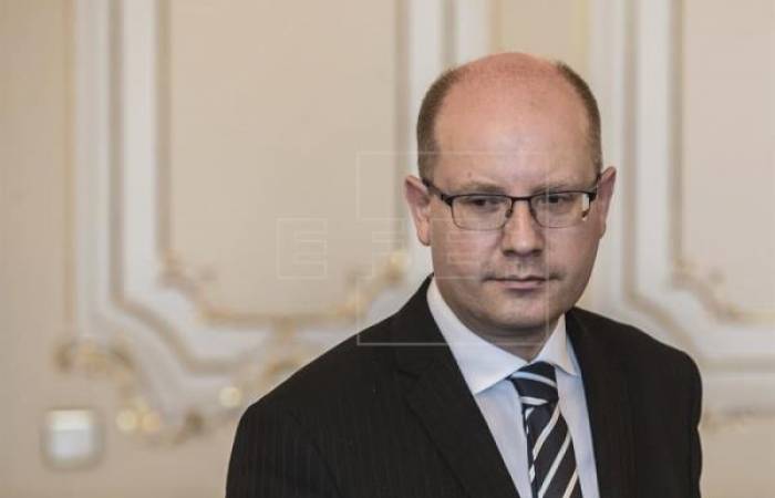 El primer ministro checo Sobotka de marcha atrás y anuncia que no dimite