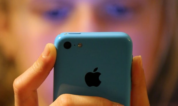 Apple investors call for action over iPhone 'addiction' in children