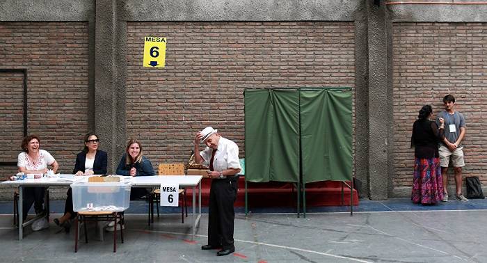 Comienza conteo de votos en segunda vuelta de elección presidencial en Chile