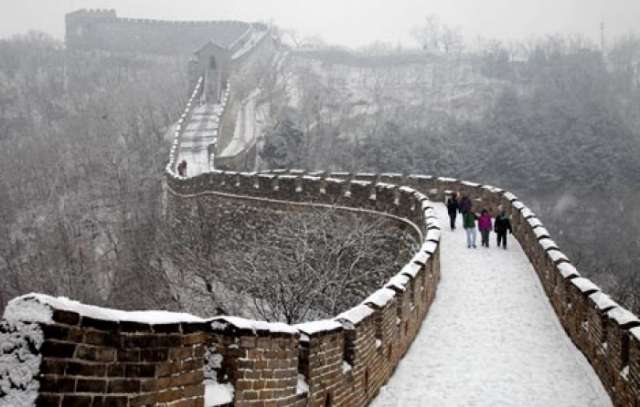 Heavy snowfall shuts three China airports, delays at nine others