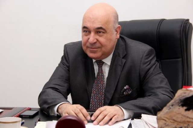 `Çingiz Abdullayev 18 vəzifədə işləyir` - Deputata cavab