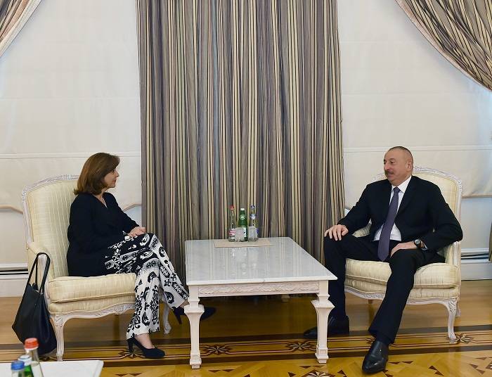 Ilham Aliyev admite a la canciller colombiana