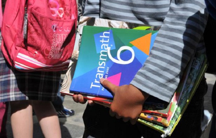 Un collégien de 12 ans menace un enseignant avec un couteau
