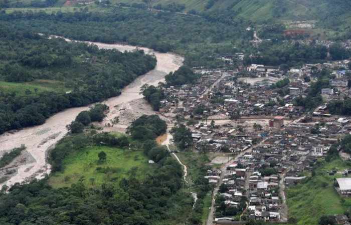 Colombia landslide kills 154 on city outskirts, scores injured