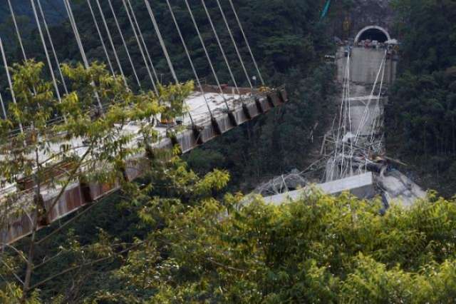 Collapse of Colombian bridge kills nine workers, injures five