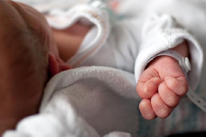 Bartwuchs und Stimmbruch: Einjähriger steckt schon mitten in der Pubertät