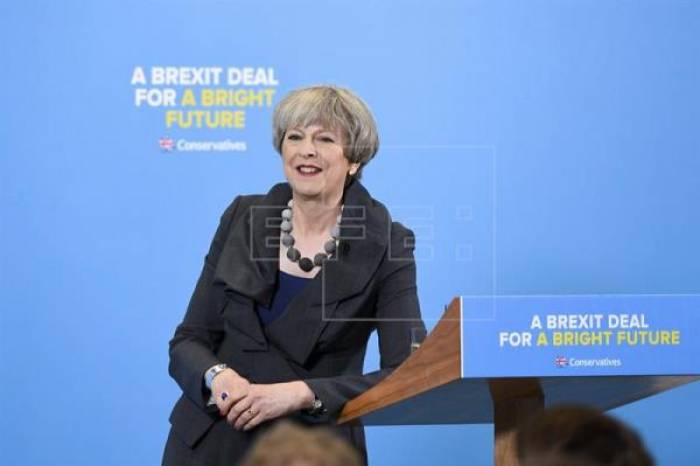 Conservadores y laboristas británicos están casi empatados en un nuevo sondeo