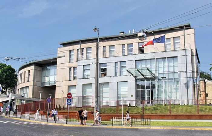 Polish consulate attacked in Ukrainian town