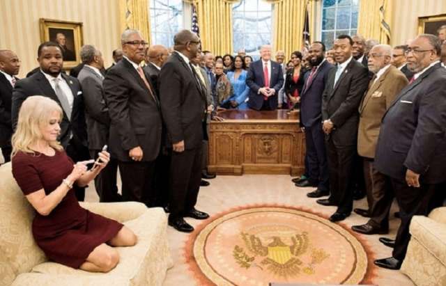 Kellyanne Conway kneels on oval office couch, Twitter freaks out 