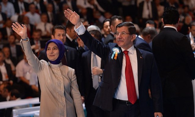 AKP-nin qurultayı başladı: `Allah bizə güc versin`