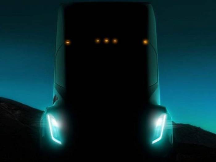 Tesla présente son prototype de gros camion électrique