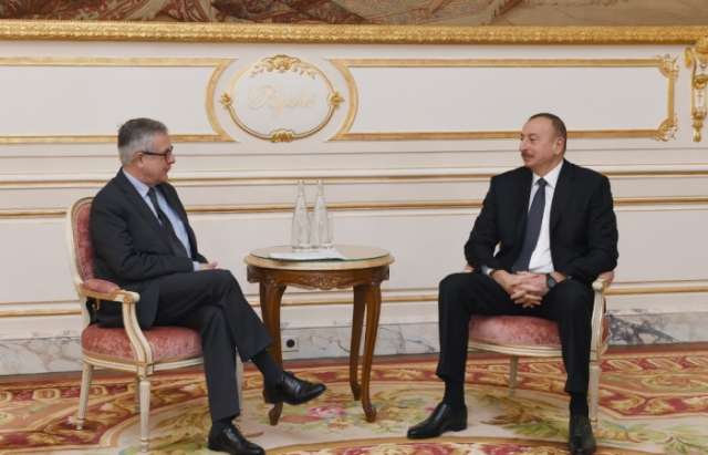 Paris: Ilham Aliyev trifft sich mit Generaldirektor der Gesellschaft Credit Agricole SA