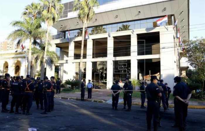 La crisis barre al ministro de Interior y al jefe de Policía de Paraguay