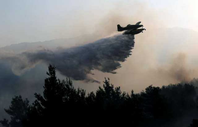Croatian firefighters struggle to control blaze in Split area