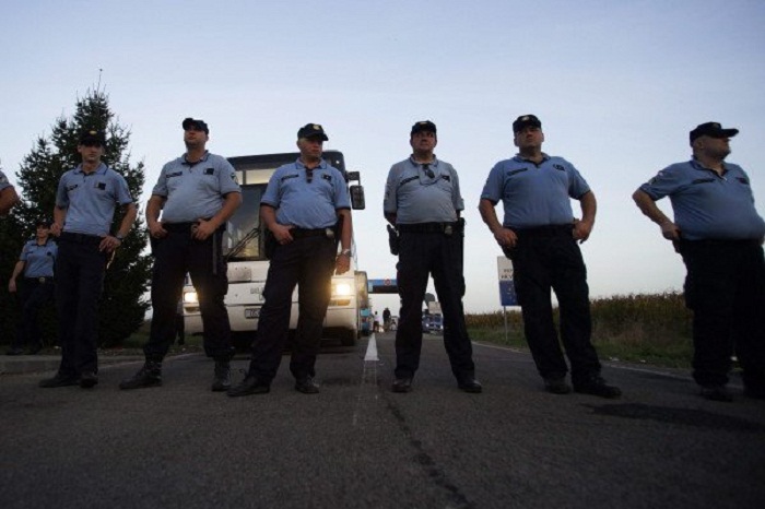 Ungarn entwaffnet kroatische Polizisten