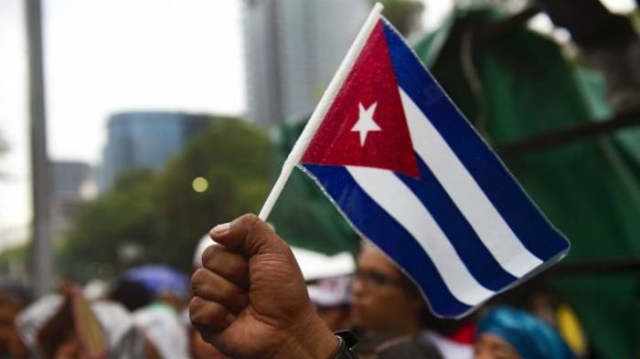 Cuba: le président annonce le gel des prix