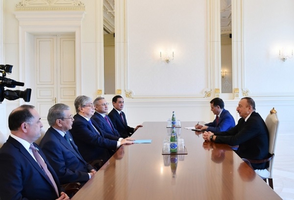 Ilham Aliyev rencontre une délégation menée par le président du Sénat kazakh