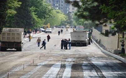 BDU-nun qarşısındakı yol sabah açılır