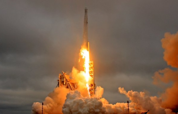 SpaceX schickt 2018 Touristen zum Mond