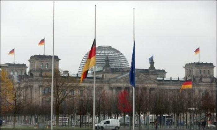 Bundestag gedenkt Altkanzler Schmidt mit Schweigeminute