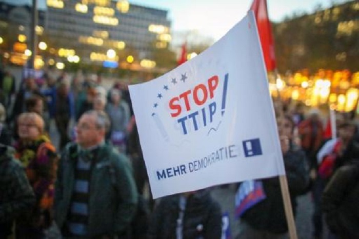 Stop TTIP überreicht drei Millionen Unterschriften