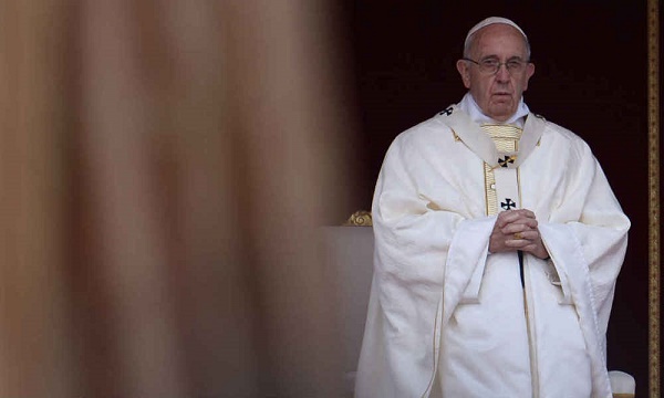 Le pape regrette l`enseignement du genre