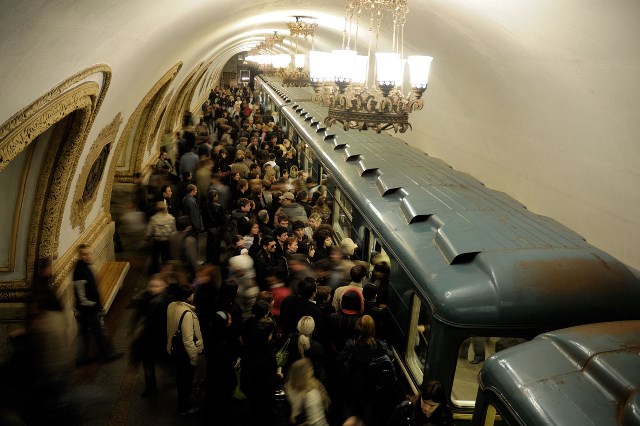 Sərnişinlər metroya 43 milyon xərcləyib