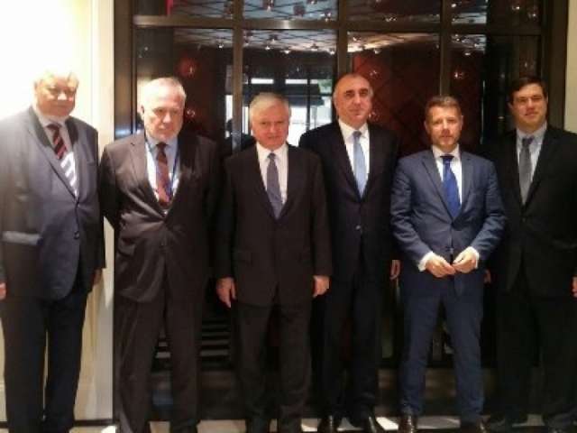 Azerbaijani and Armenian FMs discuss organization of meeting between presidents