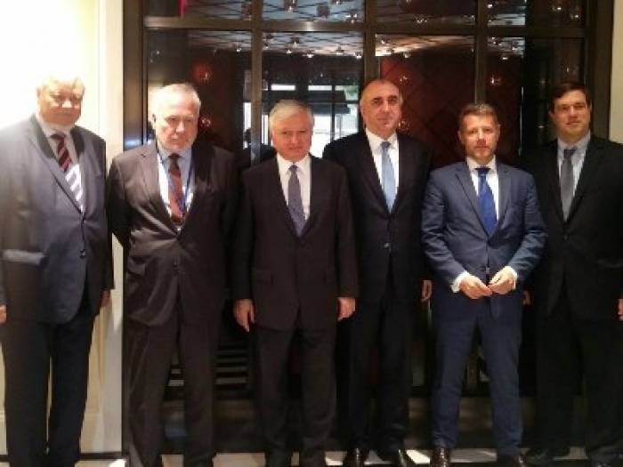 Les MAE azerbaïdjanais et arméniens discutent de l'organisation de la rencontre entre les présidents
