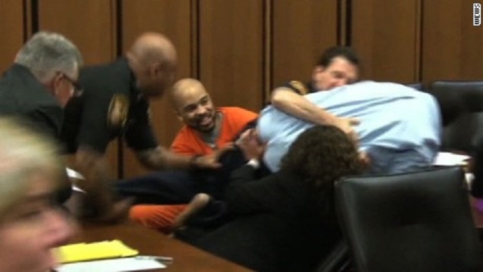 Dad lunges at smirking killer: `I wanted to break his jaw` -VIDEO