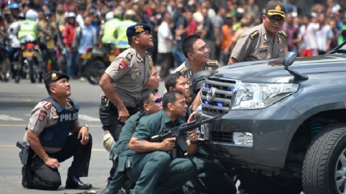 L’État islamique suspecté d`être derrière les attaques de Jakarta