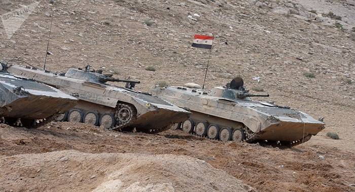 Las tropas sirias alcanzan la frontera iraquí en los combates contra Daesh