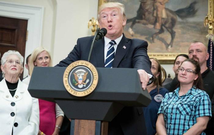Trump va interdire les transactions commerciales avec l'armée cubaine