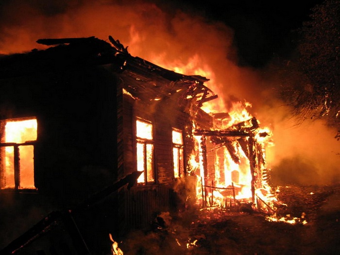 Sumqayıtda 5 otaqlı ev yandı