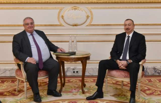 President Ilham Aliyev meets DCNS chairman in Paris