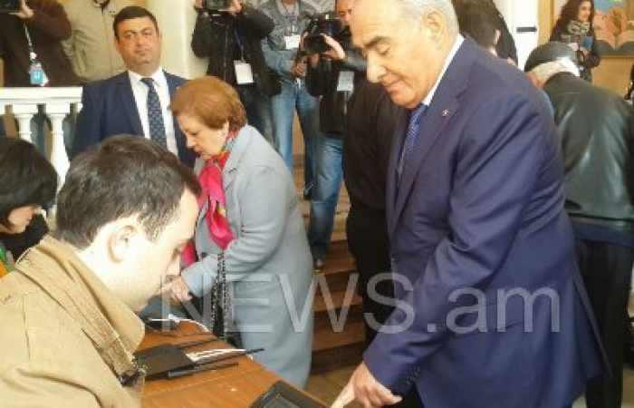 Fingerprint reader “did not recognize” former Armenian president and parliament speaker - VIDEO