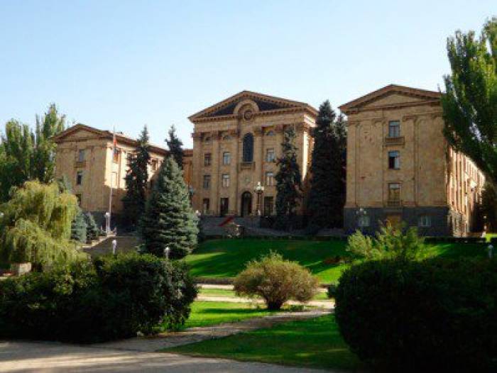 Ermənistan parlamentində bomba həyəcanı - Yenilənib