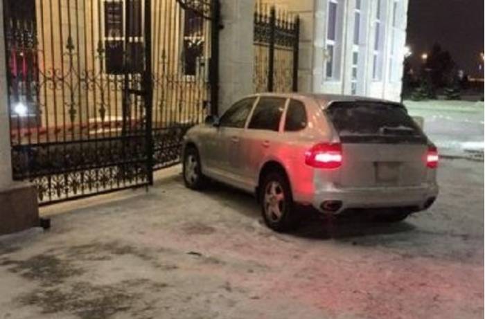 “Porsche”ni Nazarbayevin sarayına çırpan polislər işdən qovuldu