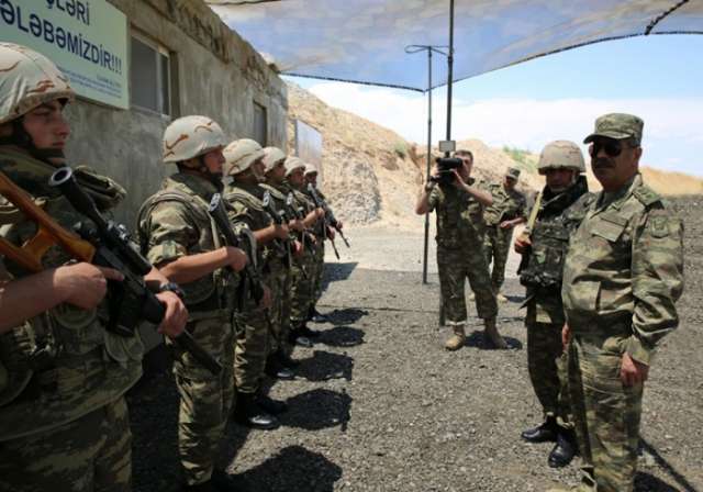 Azerbaijani Defense Ministry leadership visits front line