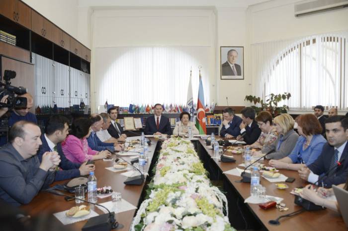 Internationale Konferenz von Ombudsleuten verabschiedet Baku-Deklaration