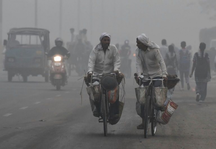 Schools shut as toxic smog hits Delhi