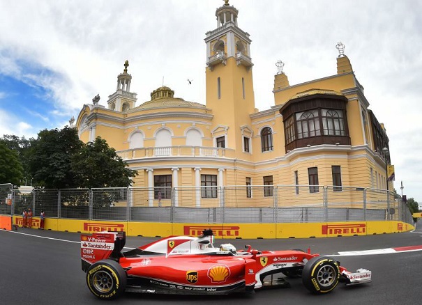 Vettel: “Alonso nos ha dado una vuelta turística alrededor de Bakú“