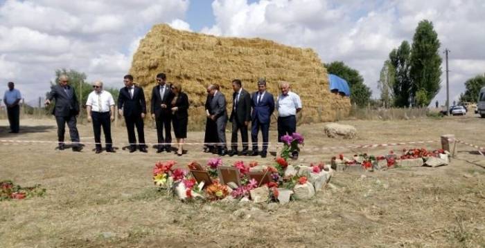 Les députés azerbaïdjanais visitent le village d'Alkhanly