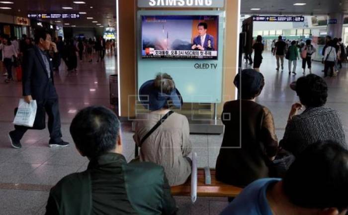 Corea del Norte insiste en sus pruebas de armas disparando misiles de crucero