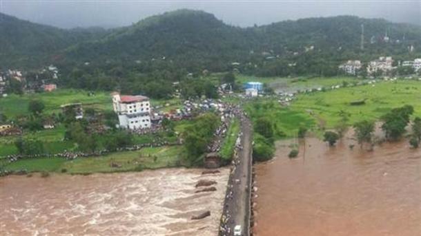 No hay sobrevivientes tras el derribo de un puente en La India