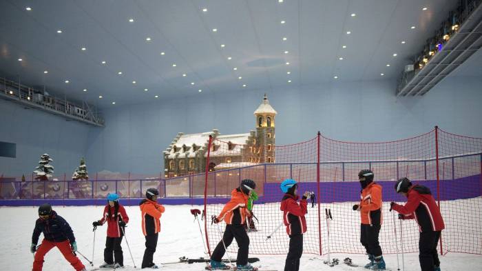 En Chine, dans le plus grand parc de ski en salle du monde