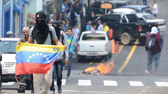 Venezuela : heurts entre députés de l`opposition et policiers