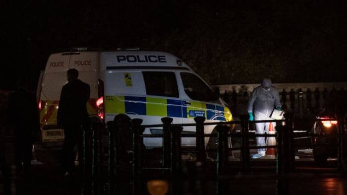 Attaque devant Buckingham: l'agresseur avait un "sabre" et a "crié Allah akbar"