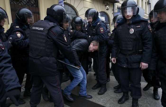Russie: des dizaines de manifestants arrêtés
