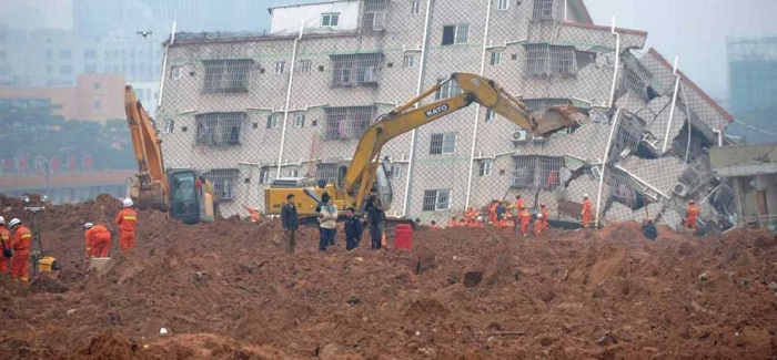 Un muerto y 20 enterrados dejó deslizamiento de tierra en China